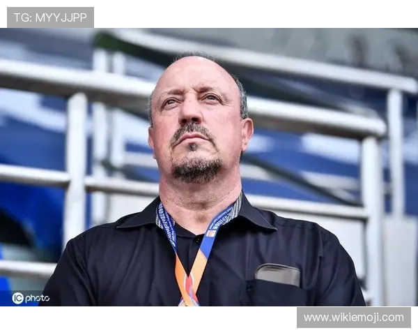 贝尼特斯强调战术灵活性与团队凝聚力为胜利的关键因素