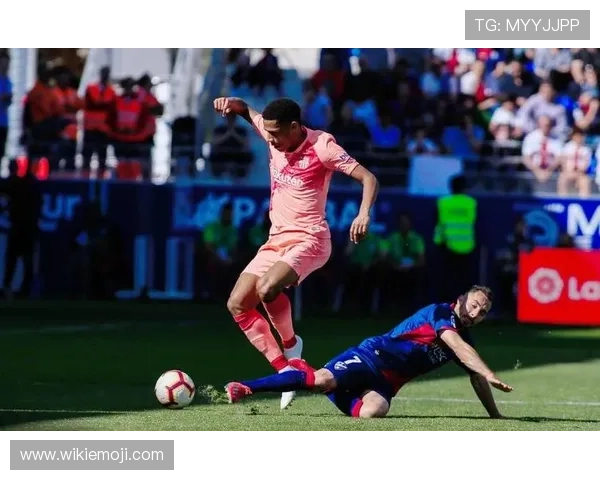 德里赫特关键贡献分析：防线稳固助力球队迈向胜利