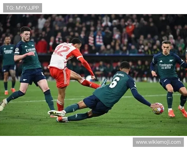 厄德高与穆西亚拉：技术型中场的战术角色与风格差异分析